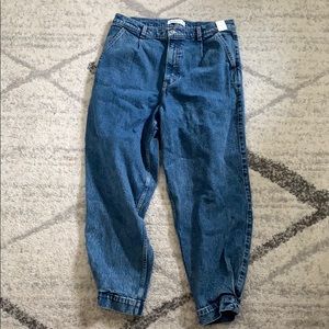 High rise mom jean with pleats